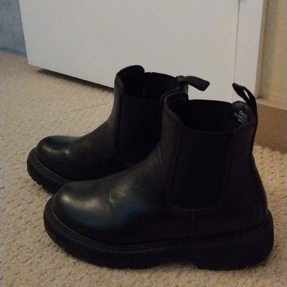 Fall boots - Picture 2 of 3